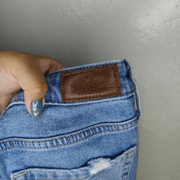 Hollister High Rise Mom Jeans - Picture 10 of 13
